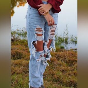 American Eagle Distressed Light Blue Women's Jeans